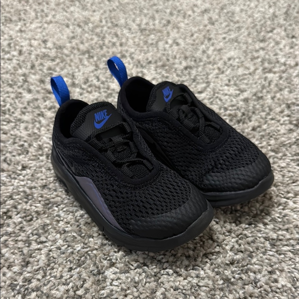 Nike Kids Sneakers in Black with Blue Accents